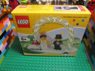 Lego 853340 WEDDING CAKE TOPPER DECOR FAVOR SET w/ BRIDE & GROOM