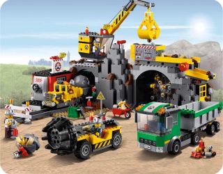 Brand New Lego City 4204 The Mine 748 Pcs with 
