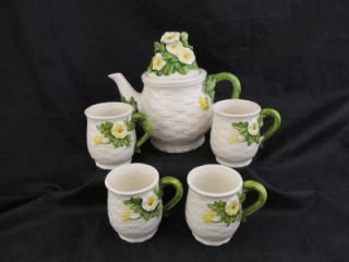 Lefton RUSTIC DAISY Basketweave China Set   Teapot and 4 Mugs Cups