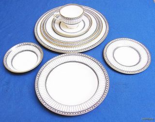 Wedgwood Colonnade China R4340 Gold Rimmed 8 Piece Place Setting   7