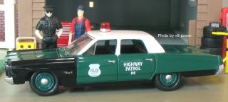 1967 PLYMOUTH FURY II Sedan Highway Patrol, Opening Hood, RRs, 1:64