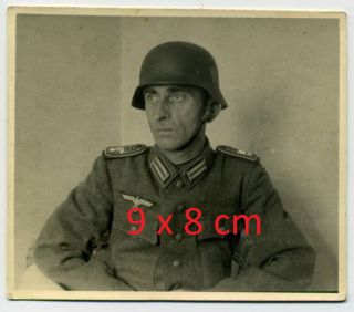 Portrait Feldpost Soldat mit Stahlhelm und Schulterstückauflage FP