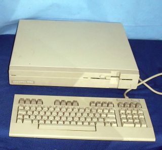 Commodore 128D metall + Orig. Tastatur / C64 und C128 Modus geht