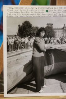 Berlin 1983, ein Fluchtballon vor dem Berliner Reichstag mit Doris
