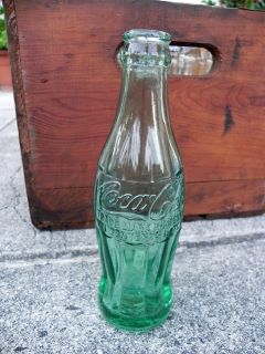 Coca Cola Kasten der Besatzungszeit 1945 mit Flaschen ab 1940