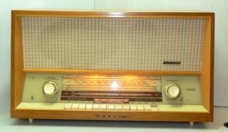 Typ 5395 Stereo antikes Roehrenradio von 1962 komplett restauriert 332