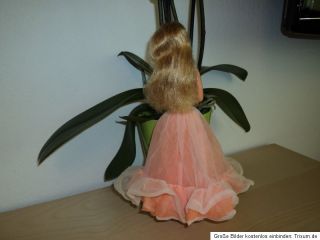 Barbie era Superstar mit PEACHES ´N CREAM Pfirsichblüten Kleid