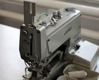 Juki MB 373 Knopfannähautomat Knopfannähmaschine made in Japan