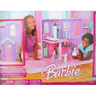 Großes Barbie Stadthaus ,klappbar , auf zwei Ebenen 