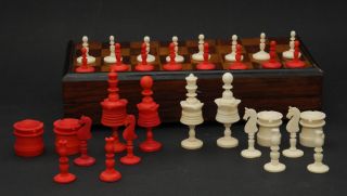 original Biedermeier Schachspiel aus gedrechseltem Bein um 1860   1870