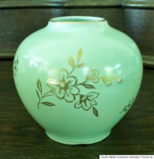 Vase in zartem grün mit stilisierten Blumen in gold von Jasba