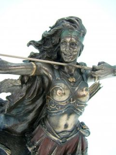 Artemis griechiche Göttin der Jagd mit Pfeil und Bogen Figur Engel