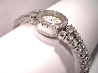 Damen Armbanduhr 750er Weissgold/30 Brill. zus. ca. 1,88ct /20 Dia