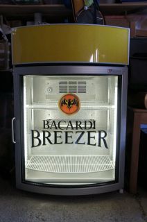 Kühlschrank Glastür Beleuchtung Bacardi Breezer Caravell
