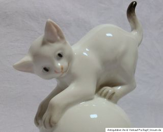 Uralt Porzellan Figur Katze auf Ball Rosenthal Germany um 1930