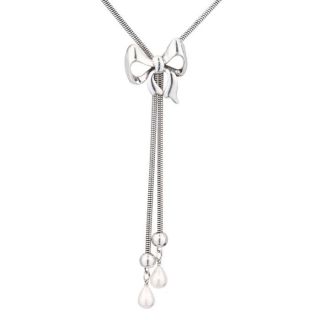 en forme de nœud et perles synthétiques blanches. Longueur  59 cm